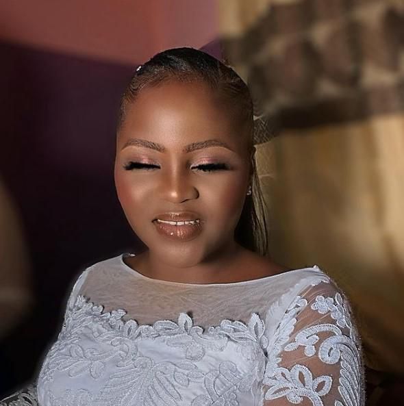 Church makes bride clean make-up because it’s not allowed; here’s her real face