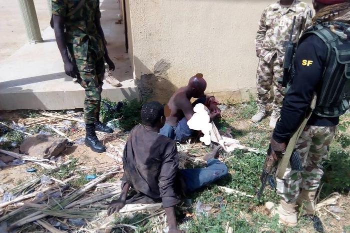 Troops arrest gun runners, kill bandits in Sokoto and Zamfara.  [Twitter/@DefenceInfoNG]