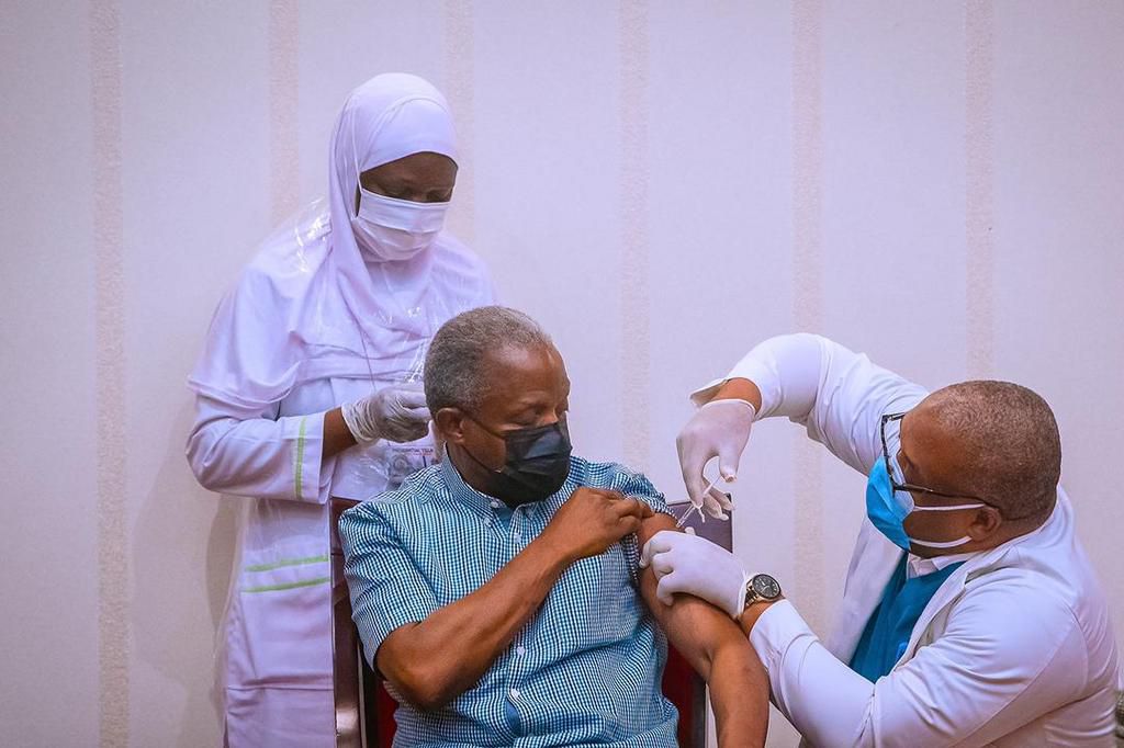 Vice President Yemi Osinbajo receives first dose of Oxford/AstraZeneca COVID-19 vaccine on March 6, 2021 (Tolani Alli)