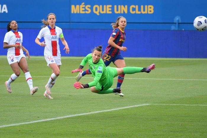 Lieke Martens scored both goals for Barcelona in the second leg of their semi-final against PSG