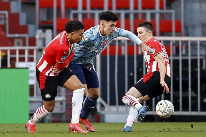 Ajax stayed in control of the Dutch title race with a draw at PSV