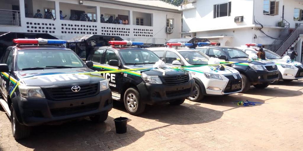 Anambra state Governor, Willie Obiano donates 13 vehicles and cash to the Police. [anambrastate]