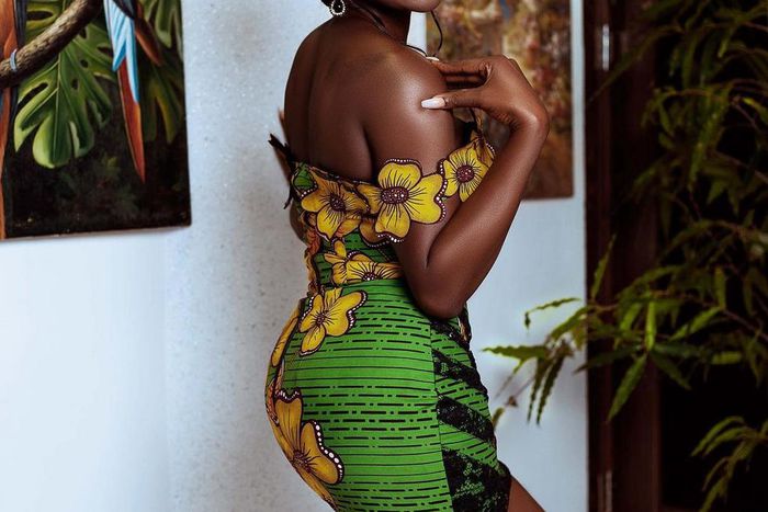 Linda Osifo rocking a short ankara dress {instagram/lindaosifo]