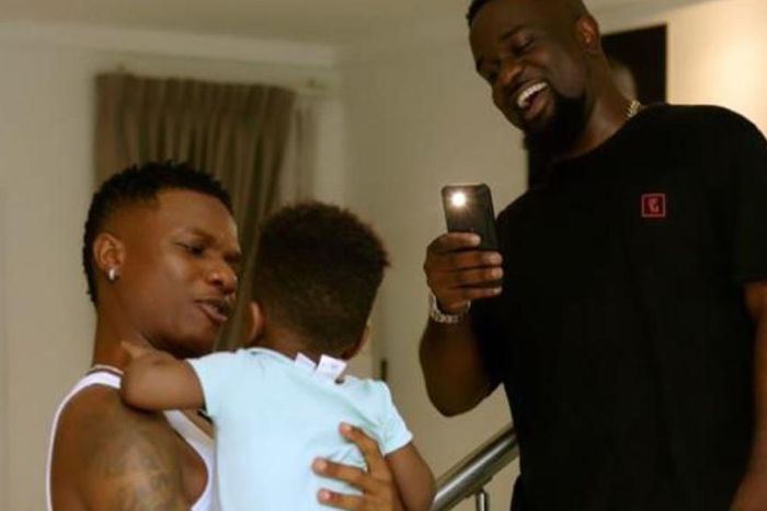 Wizkid with Sarkodie and his son