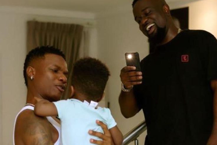 Wizkid with Sarkodie and his son