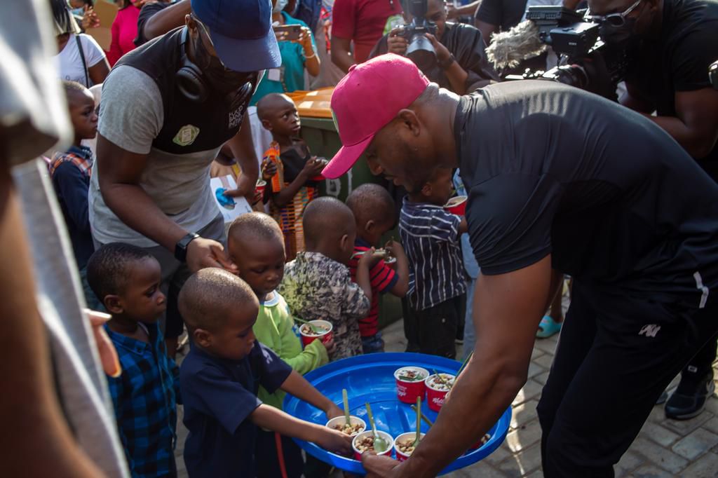 Champion and family man, Kamaru Usman shares an unforgettable CSR experience, feeds 1000 children