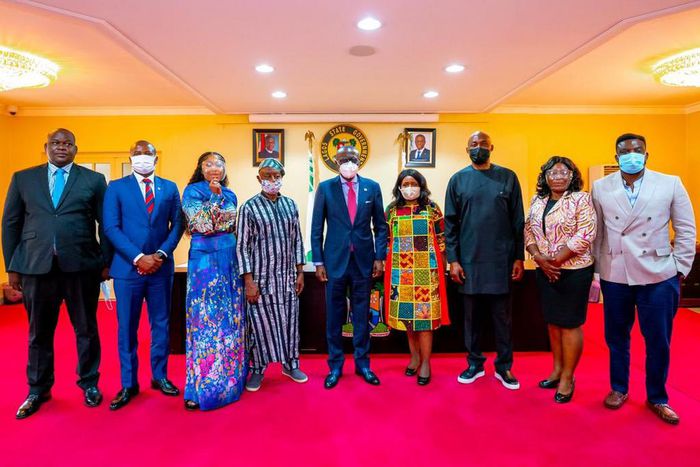 Babajide Sanwo-Olu and the newly inaugurated committee members [Twitter/jidesanwoolu]