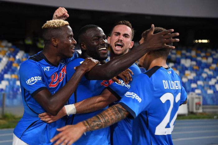 Victor Osimhen and Napoli teammates (Napoli)
