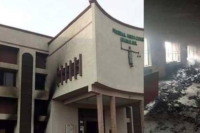 Hoodlums invade, set Federal High Court Abakaliki ablaze. [thenigerialawyer]