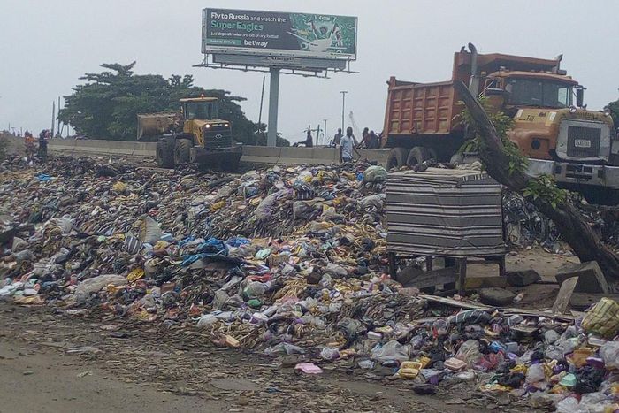 Lagos Govt cleans up illegal dumpsite in Apapa