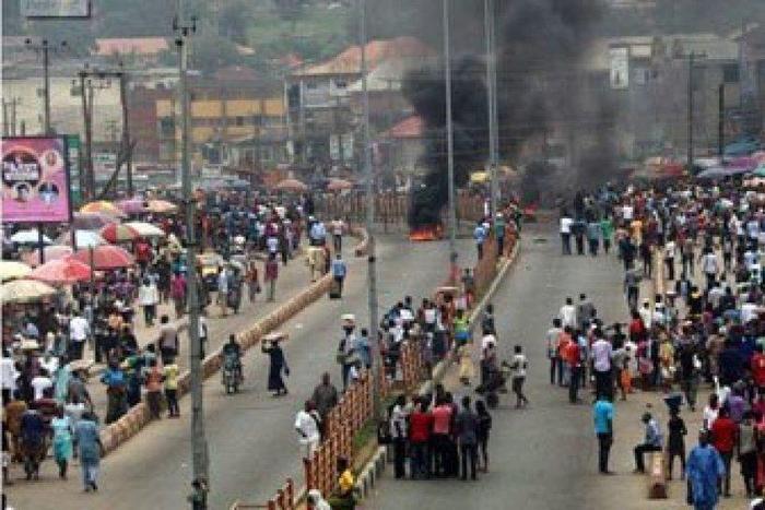 Ondo university shut as protests trail death of 8 students in accident. [Twitter/@schooltrendz]