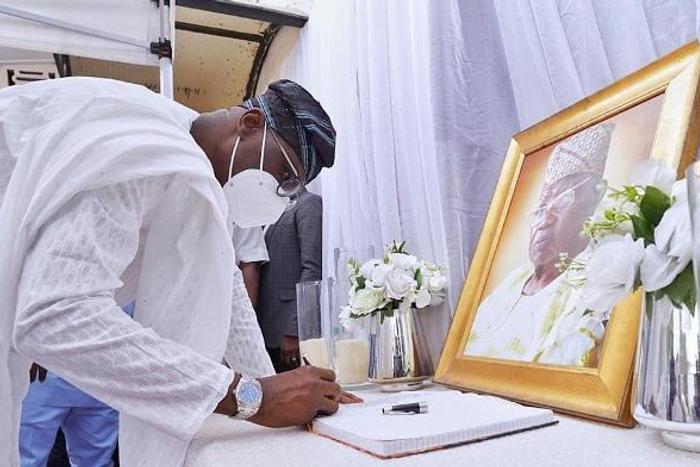 Governor Babajide Sanwo-Olu said that the entire citizens of Lagos understood and appreciated the kind of icon, elder statesman Jakande was