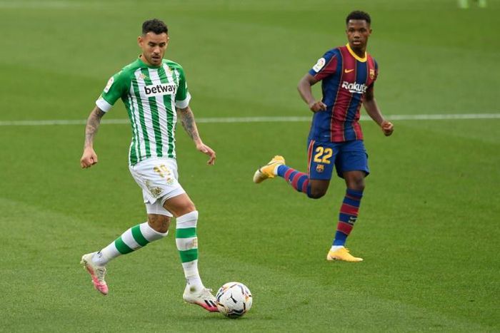 Real Betis' Paraguayan forward Antonio Sanabria (L) has signed for Italian club Torino.