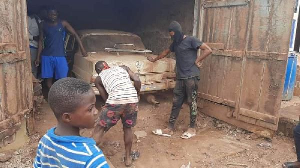 Ghanaian millionaire hides Mercedes Benz in garage for 35 years because of Rawlings