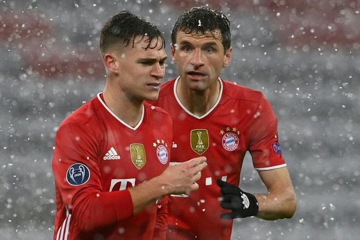 Bayern Munich midfielder Joshua Kimmich (L) is convinced the holders can still reach the Champions League semi-finals
