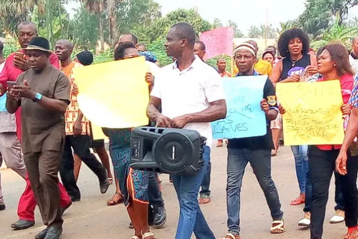 Protesting members of non-academic staff of Nigeerian Universities (Punch)