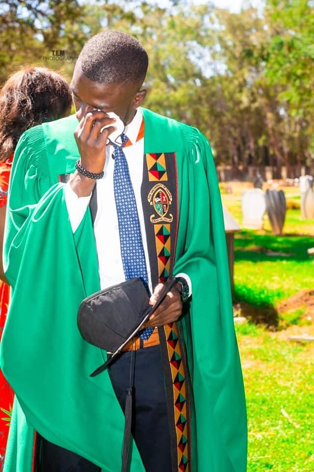“I just came to say thank you papa” – Man dedicates university degree to late dad