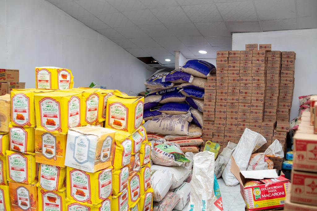 Champion and family man, Kamaru Usman shares an unforgettable CSR experience, feeds 1000 children