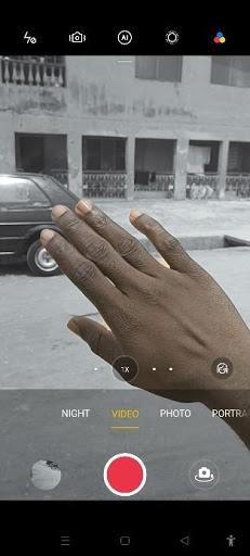 Using the AI colour portrait mode to create an artistic effect while recording a video