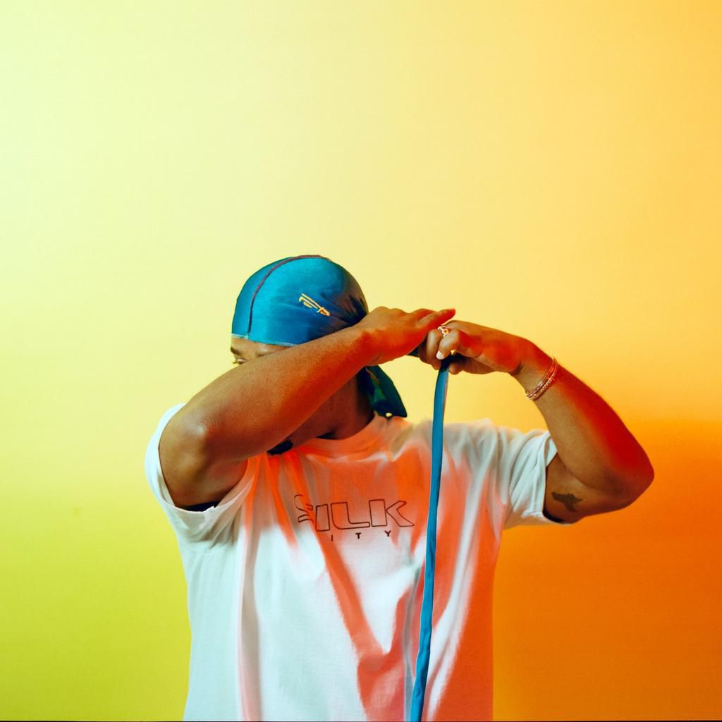 Tie with the flaps by the side [qz]