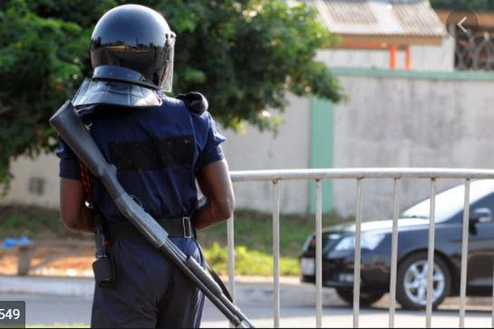 Police officer who kissed woman he  arrested for breaching Covid-19 rules has been suspended