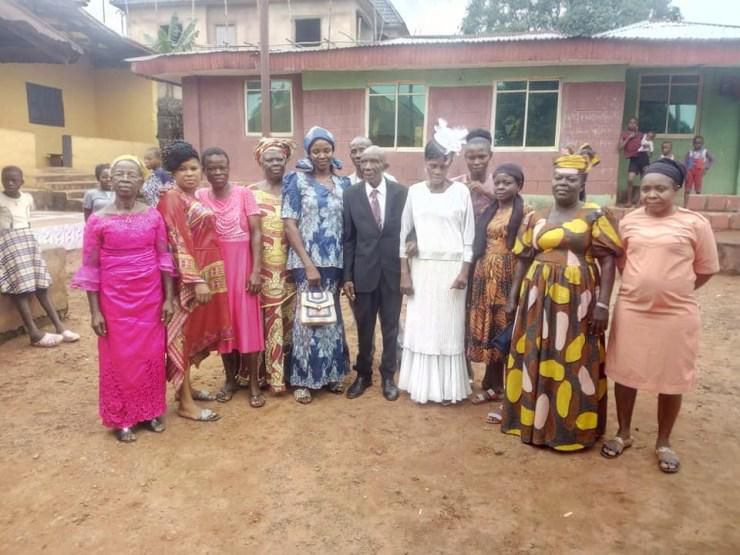 Man celebrates as his 99-year-old father weds 86-year-old mother: "Newest couples in the world"