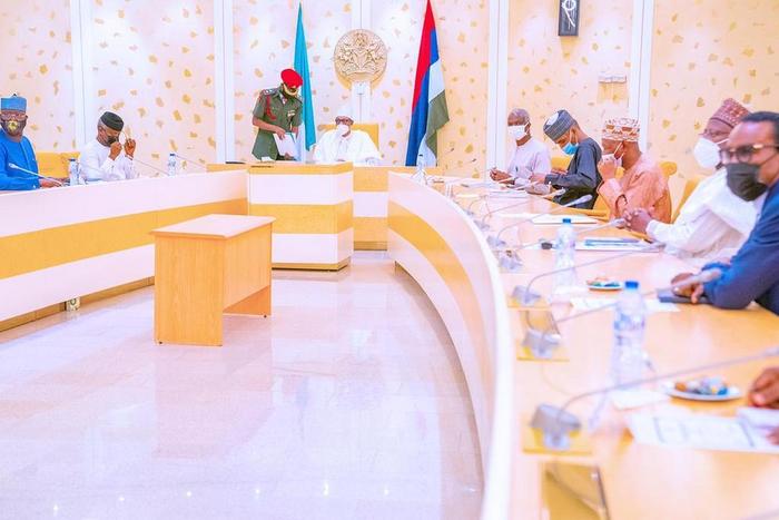 President Buhari receives briefing from The Presidential Economic Advisory Council at the State House, Abuja. 7th May 2021. (Tolani Alli)