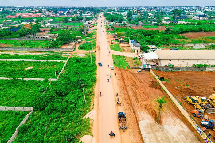 Ogun state government flags off the reconstruction of 19km Atan-Lusada-Agbara road. [Twitter/@dabiodunMFR]