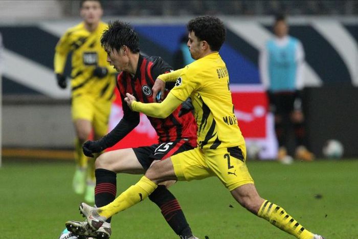 Japan midfielder Daichi Kamada (L) gave Frankfurt an early lead in Saturday's 1-1 draw at home to Borussia Dortmund