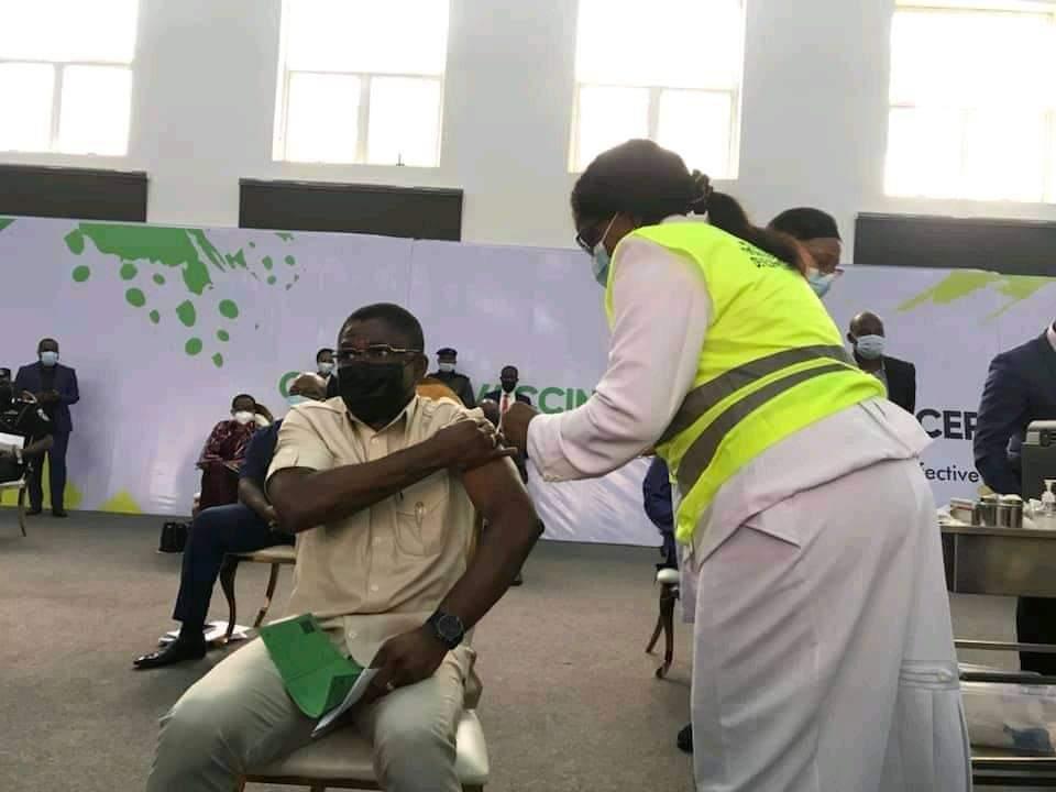 Edo state Governor, Godwin Obaseki and his Deputy, Philip Shaibu receive their first dose of AstraZeneca COVID-19 vaccine. [Twitter/@OsarugueLovette]