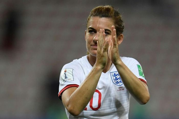 Former England women's international Karen Carney has been at the centre of social media storm after her punditry was criticised by Leeds United