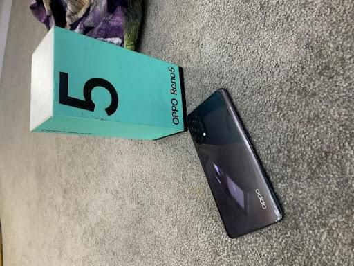 Starry Black colour of the Reno5