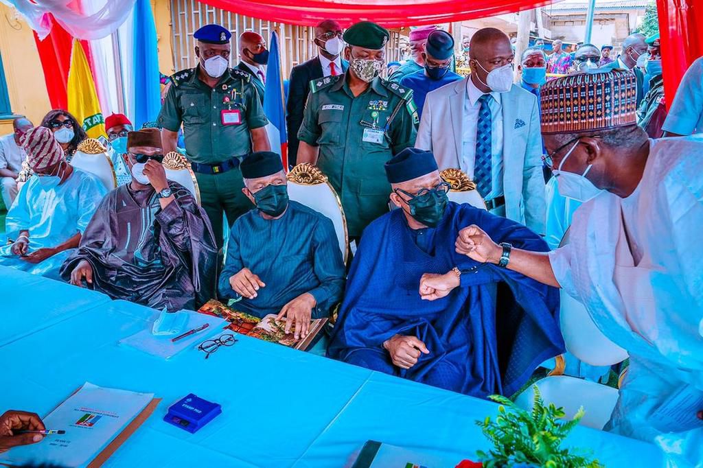 Vice President, Yemi Osinbajo travels to Ikenne for APC membership revalidation. [Presidency]