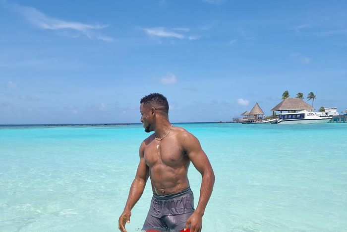 Chike posted this picture on his twitter and instagram {twitter/chike}