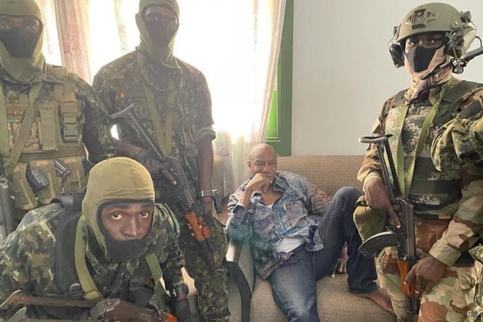 Soldiers capture Guinea President Conde (Twitter: @JournalGeopol)