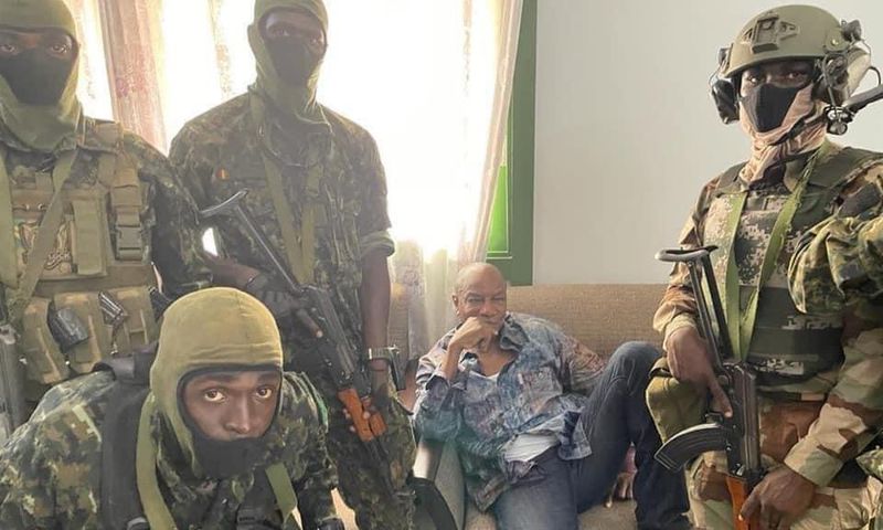 Soldiers capture Guinea President Conde (Twitter: @JournalGeopol)