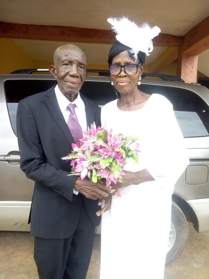 Man celebrates as his 99-year-old father weds 86-year-old mother: "Newest couples in the world"