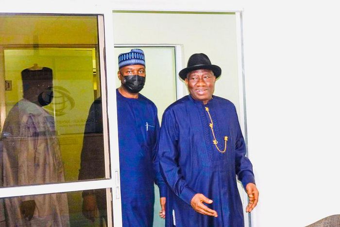 Saraki leads ex-PDP governors and officials to a meeting with former President Goodluck Jonathan at his office in Maitama, Abuja (Pulse)