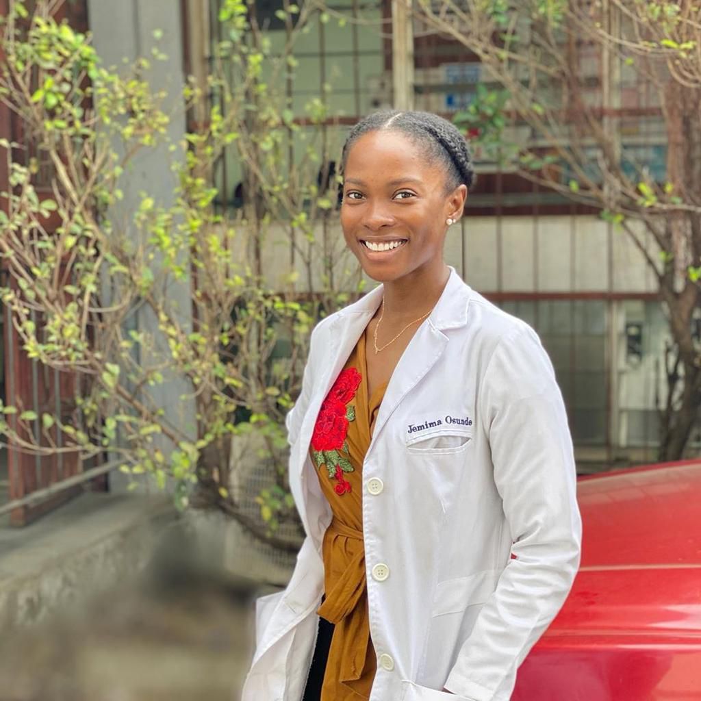 Jemima Osunde is a graduate of Physiotherapy from the University of Lagos. [Instagram/KikiOmeli]