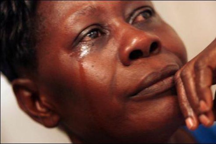 Ghanaian woman now farts in a towel to arrest the odour as hubby beats & wants to divorce her