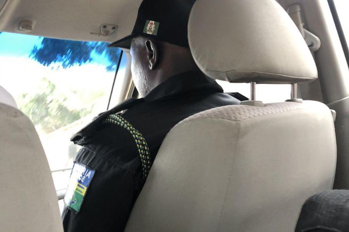 The officers detained their victim and extorted him [Twitter/@Gram00Jb]