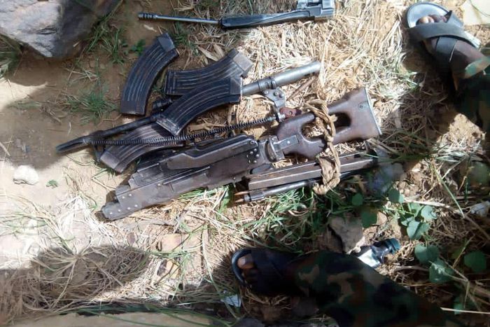 Troops arrest gun runners, kill bandits in Sokoto and Zamfara.  [Twitter/@DefenceInfoNG]