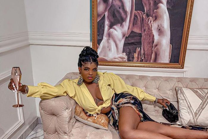 Popular Instagram slay queen and interior decor expert Tejumola also known as Teju Pretty [Instagram/TejuPretty]