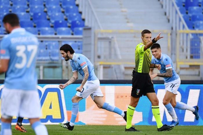Spanish midfielder Luis Alberto (C) got Lazio back winning in Serie A against Sampdoria.