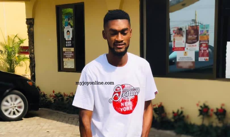 Man kills girlfriend in Ho, tries suicide by cutting open his throat & stomach & hanging twice