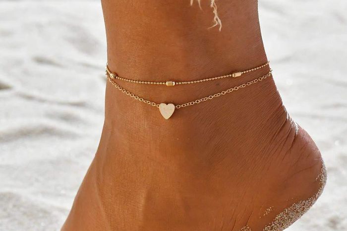 Anklets have been worn by women for a long time {amazon}
