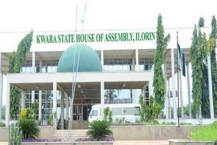 Kwara Assembly directs waste contractor to rid Ilorin of refuse. (Vanguard)