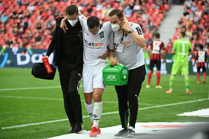 Moenchengladbach defender Stefan Lainer (C) suffered a broken leg in the defeat at Bayer Leverkusen