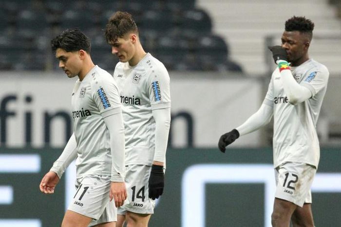 Leverkusen players trudge off after Saturday's latest Bundesliga defeat at Eintracht Frankfurt