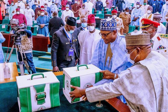 President Muhammadu Buhari presents 2021 budget proposal of N13.08 trillion to the joint session of the National Assembly on Thursday, October 8, 2020. [twitter/@NigeriaGov]